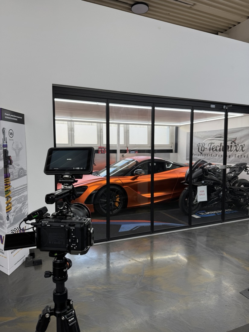 Dreh im Autohaus mit McLaren